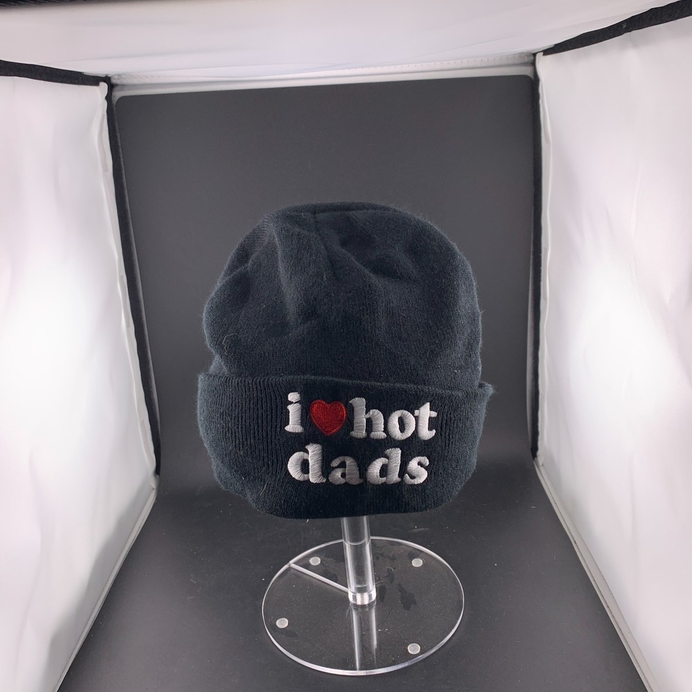 Spencer's Beanie Hat Men One Size Black Cuffed Embroidered I Heart Hot Dads Cap